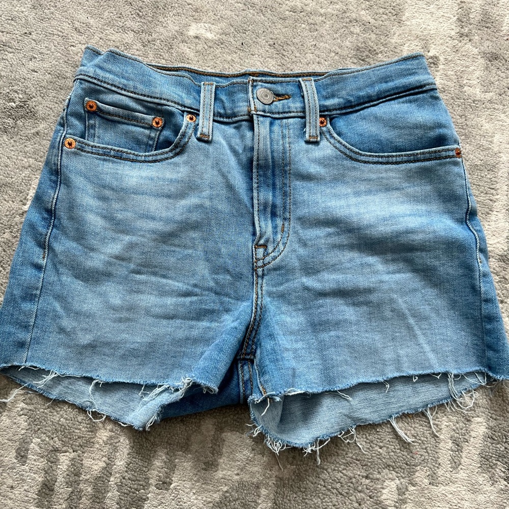 [SOLD] Levi’s High Rise Denim Jean Short
